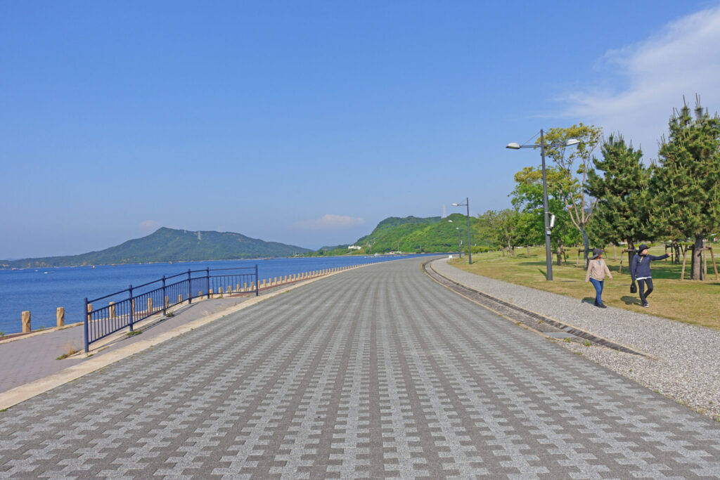 鳴門ウチノ海の海沿いの道