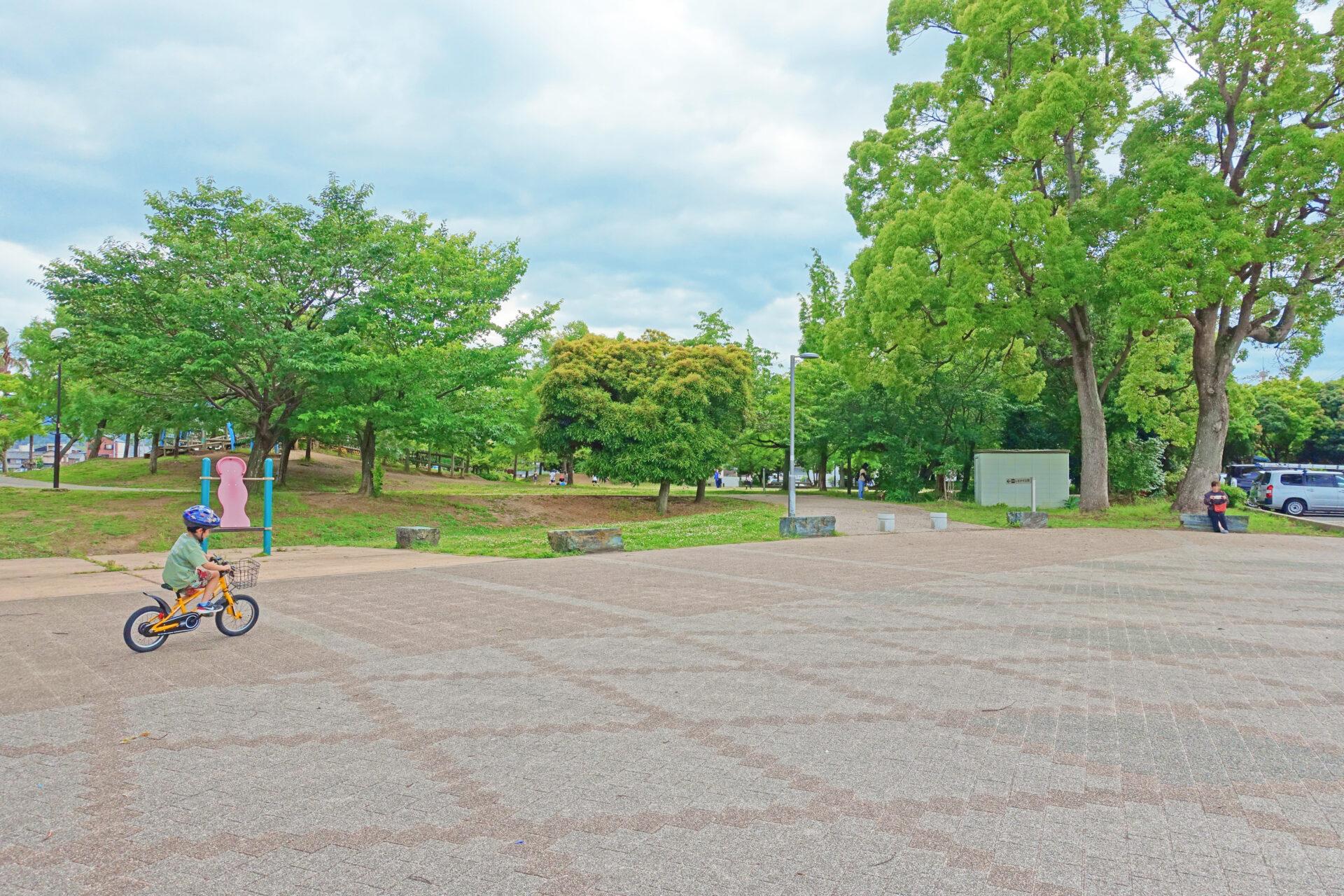 しおかぜ公園の広場