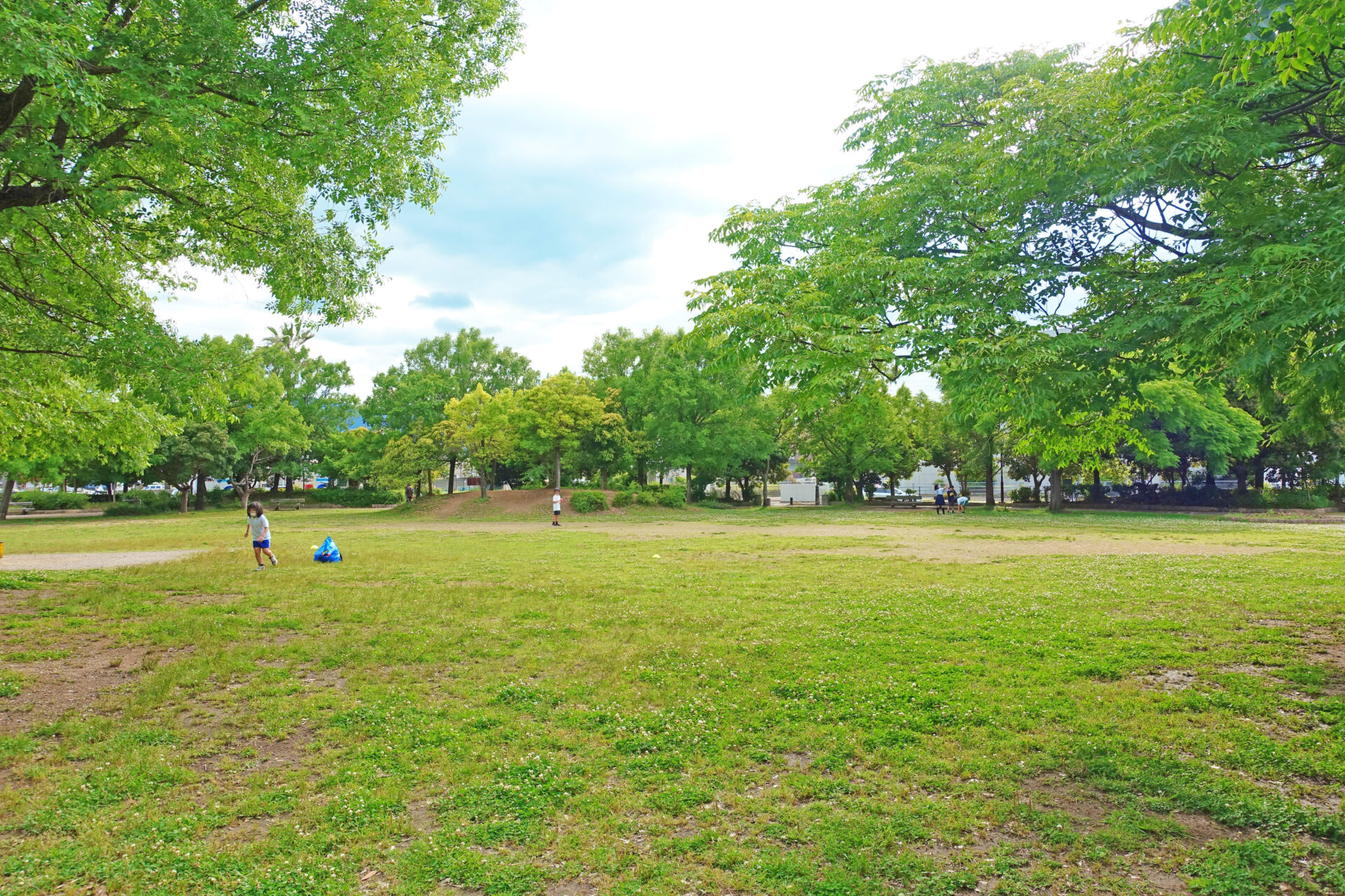 しおかぜ公園の広場