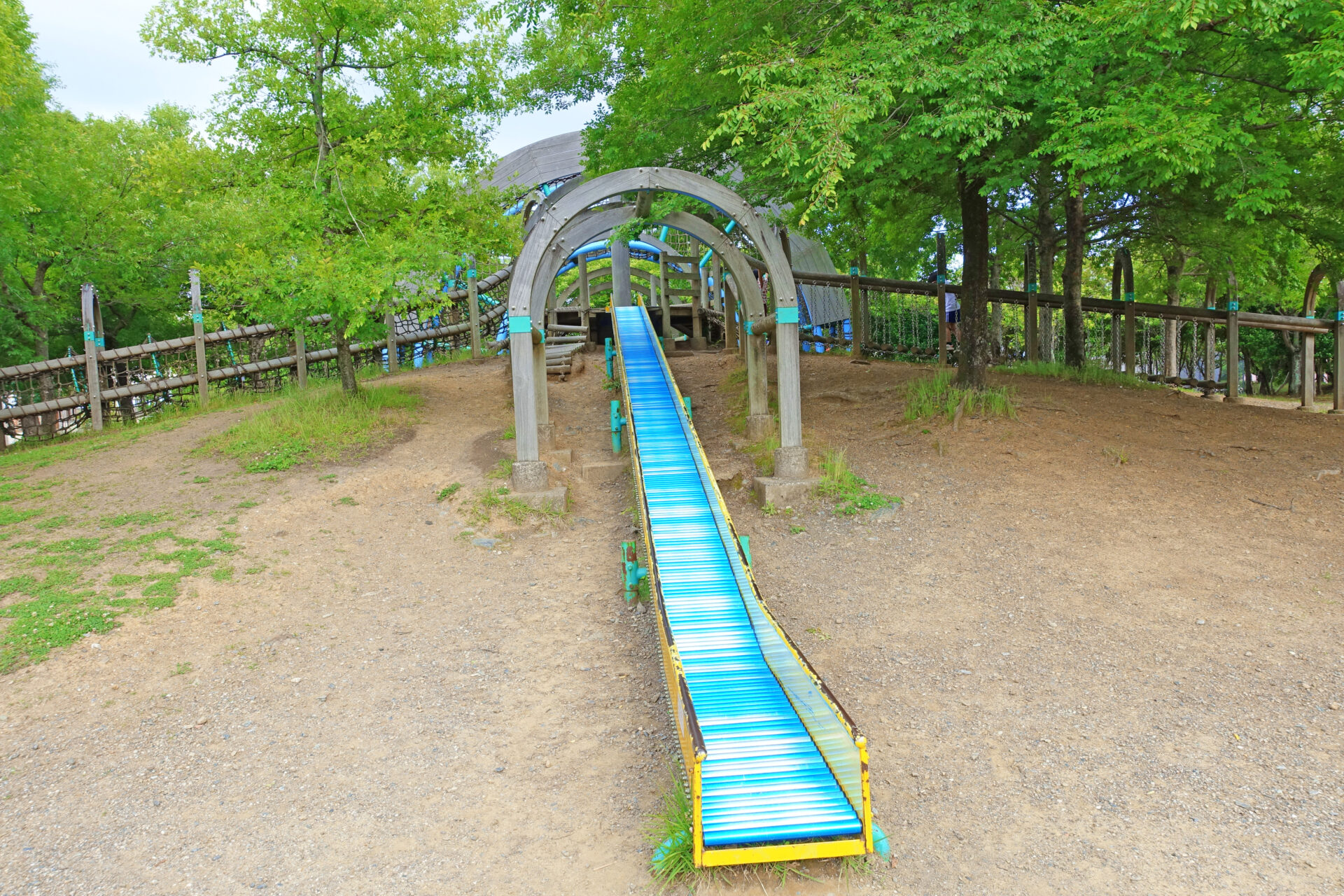 しおかぜ公園の滑り台