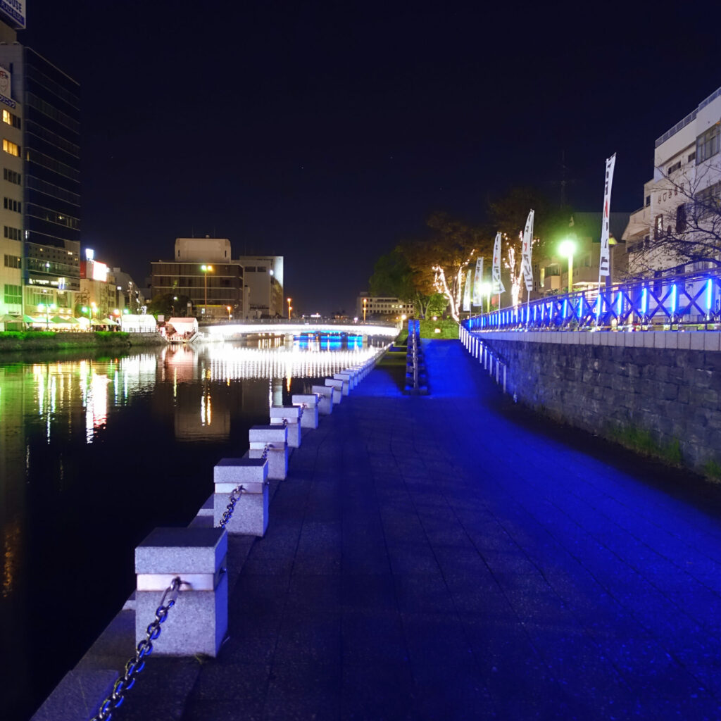 新町川沿い